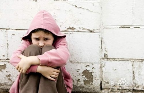 四岁宝宝滑梯躲避小孩,4岁的小孩突然不敢滑滑梯