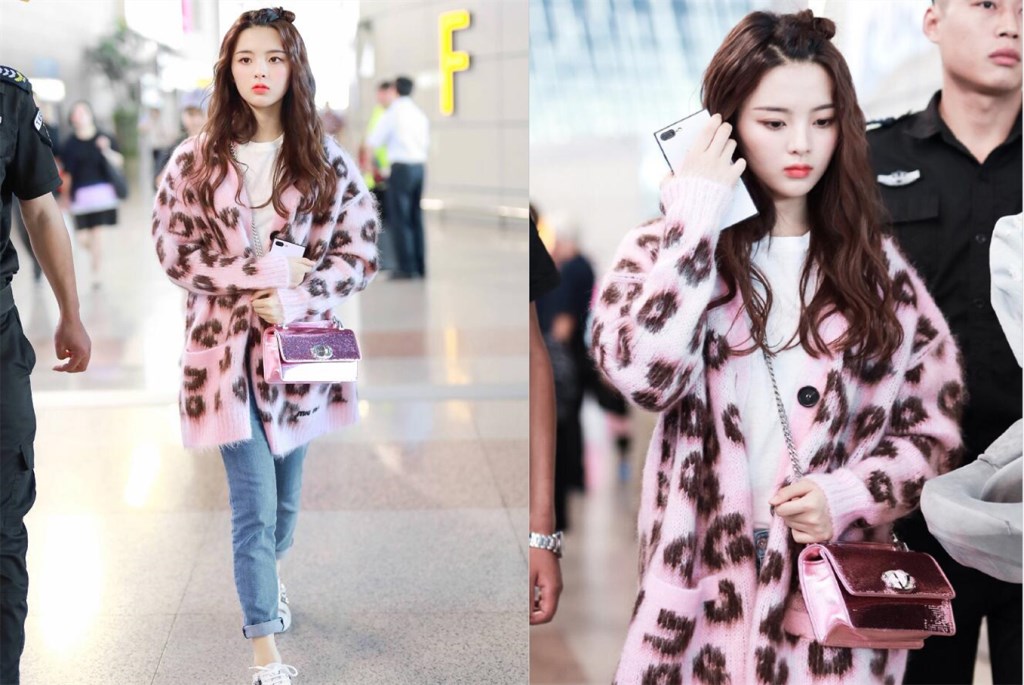 32岁唐嫣糖果风写真,唐嫣最新私服长马甲配宽松短裤