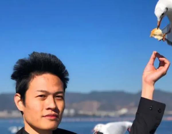 广东小伙罗福兴:11岁创办“杀马特家族”,拒绝富婆追求后怎样