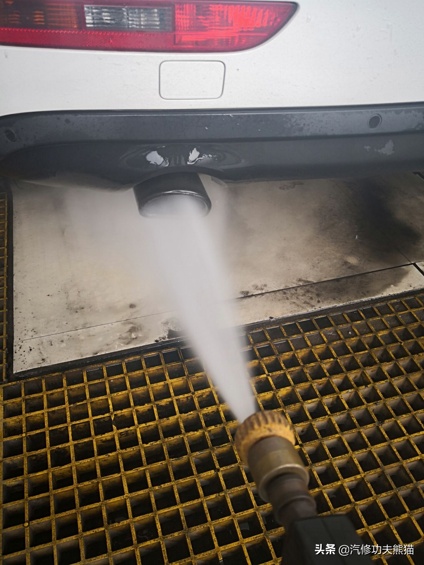 奥迪q53.2自吸发动机烧机油吗,12款奥迪q5发动机烧机油改进