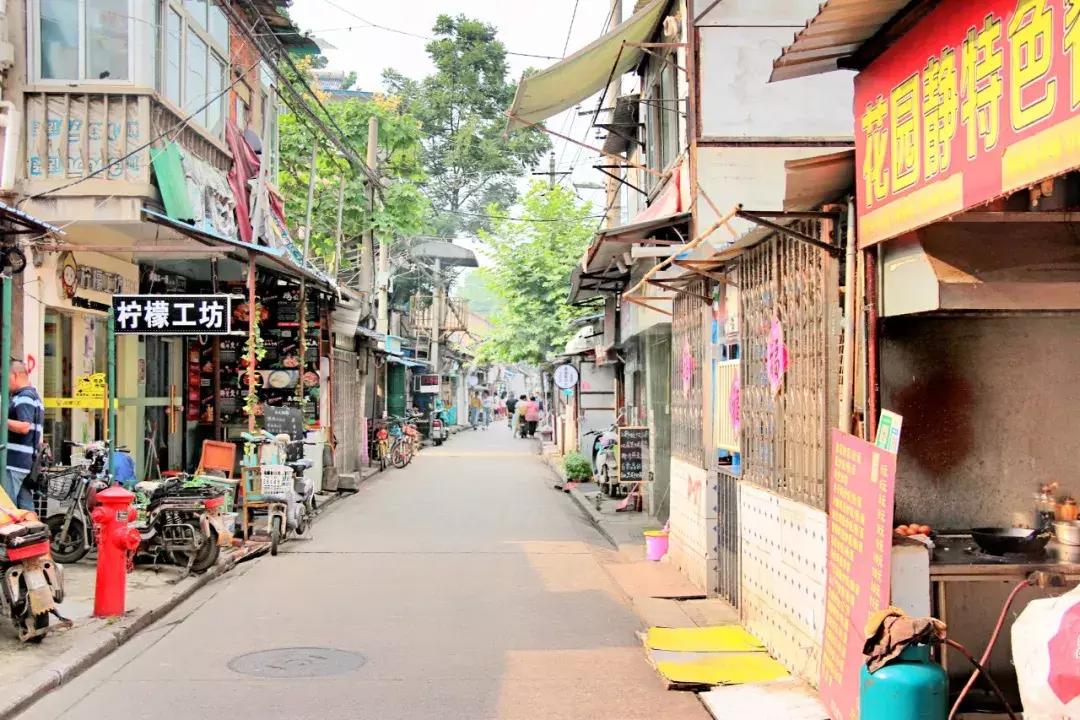 武昌这所低调的大学坐拥一线江景,教学楼窗外就是黄鹤楼