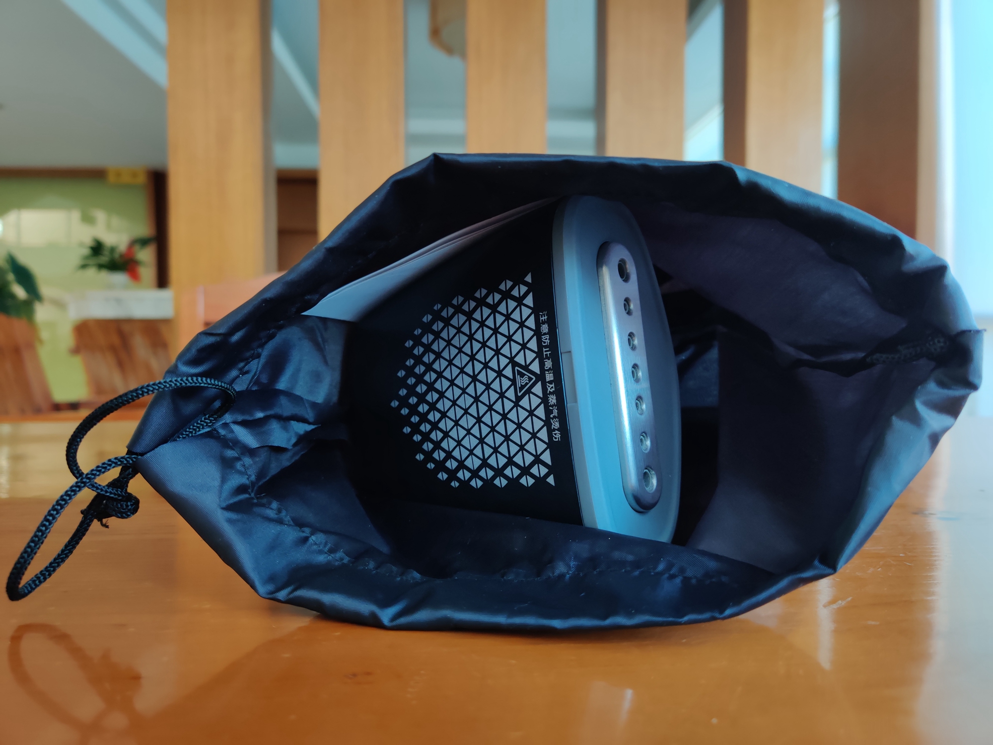 家居旅行都实用，卓力出品的衣未手持挂烫机，300多香不香