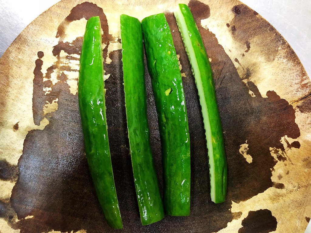凉拌黄瓜时，切完记住别直接拌！多加1步，黄瓜又香又脆，超入味