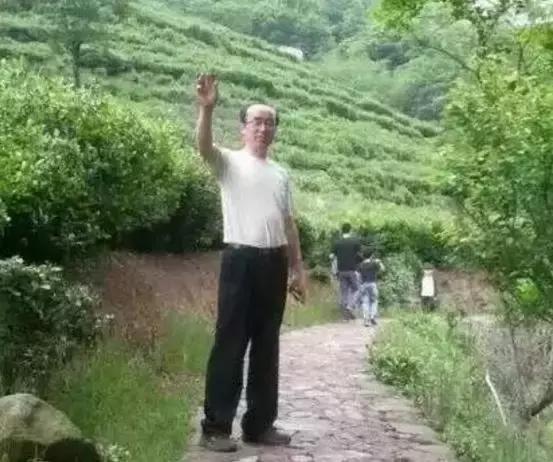 爸妈的拍照技术差距有多大,爸妈一起拍照姿势