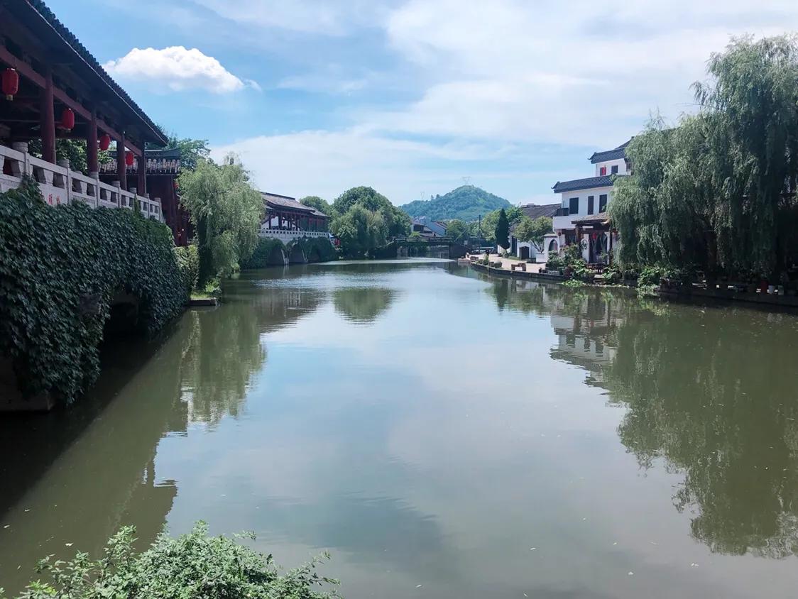 听戏享受这悠闲时光,听戏喝酒自在逍遥