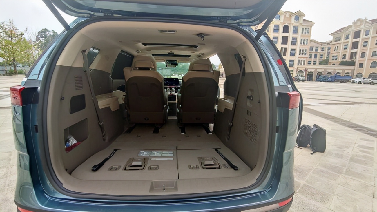 家用mpv好选择体验第四代起亚嘉华,起亚嘉华2.2柴油试驾视频