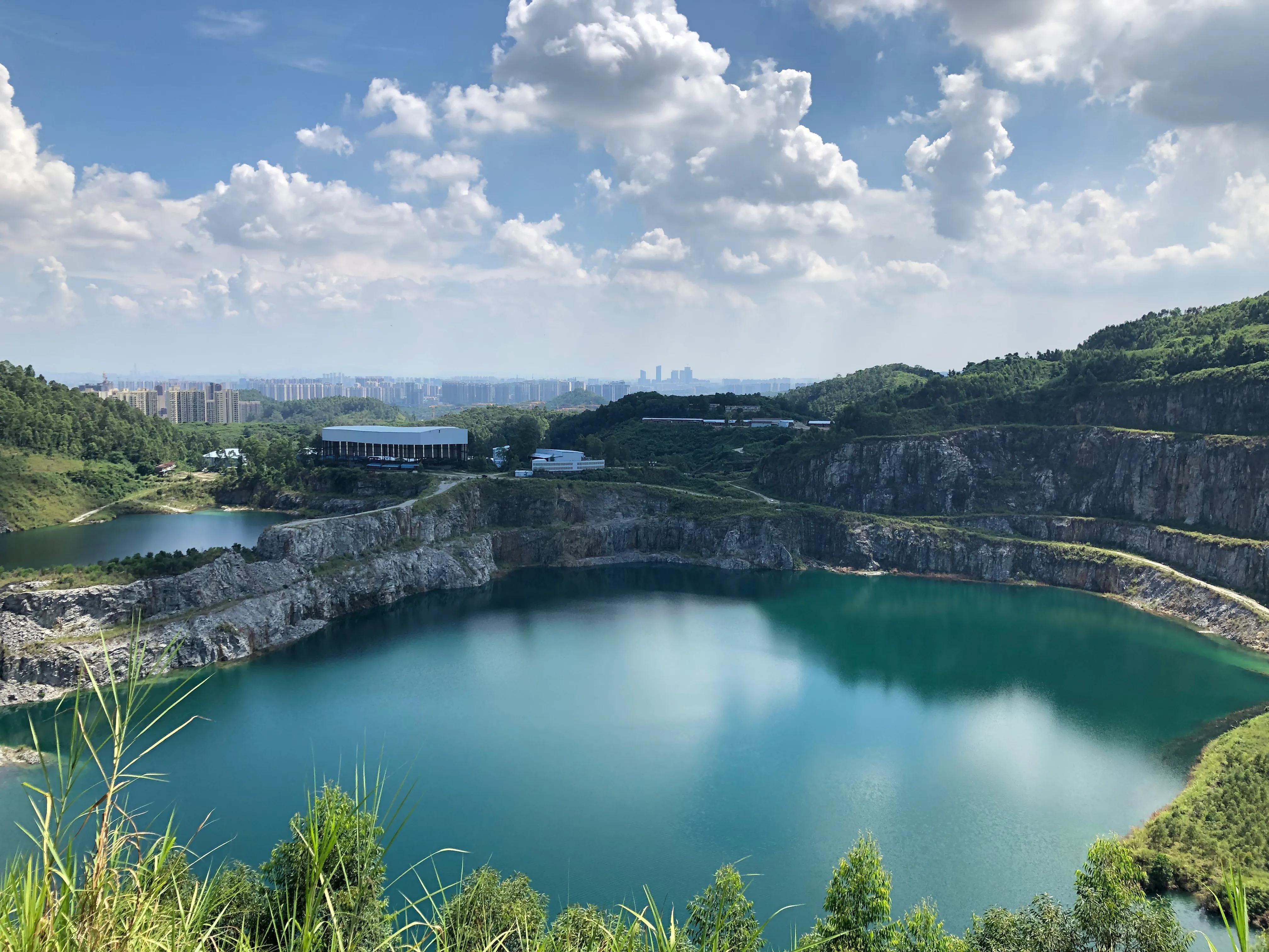 黄埔石牙顶天坑攻略,广州黄埔石牙顶天坑景色