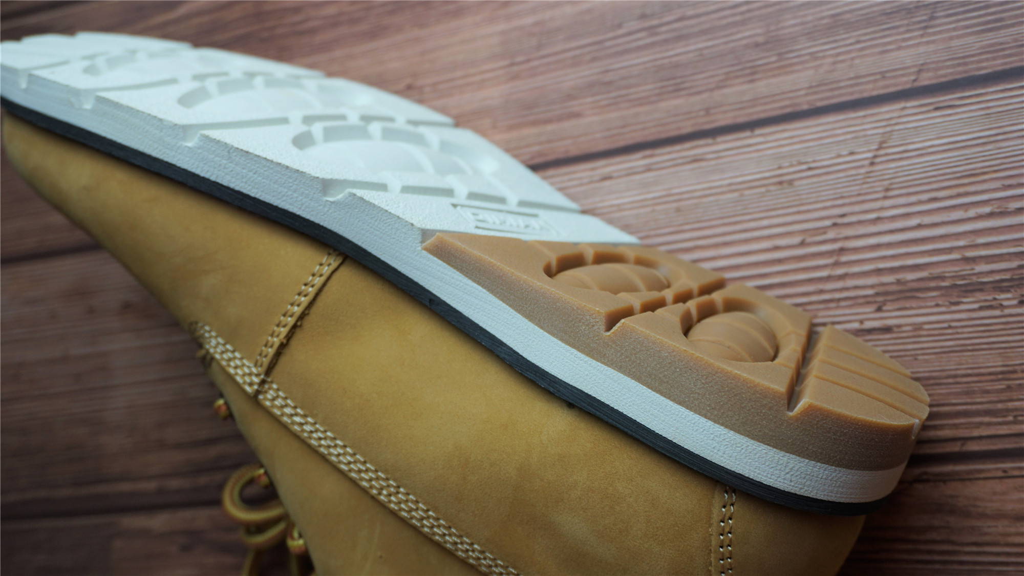 冬日踩雨必备！七面工装鞋上脚体验：不到300这材质我亏了吗？