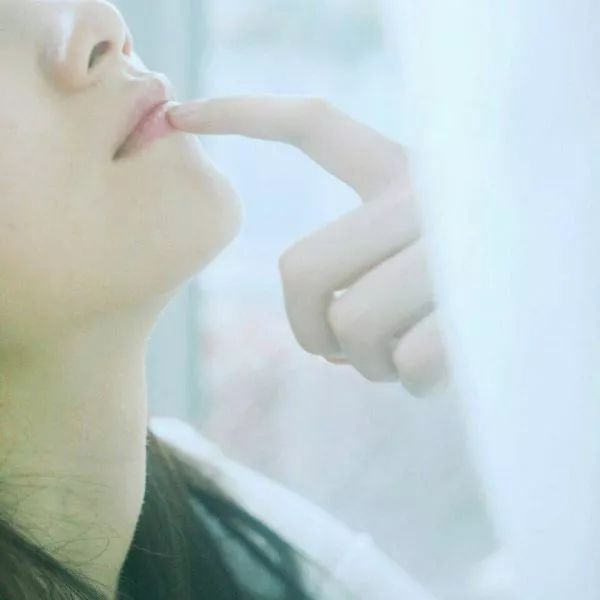 心碎到窒息的古风句子伤感,心疼到让人窒息心碎的句子