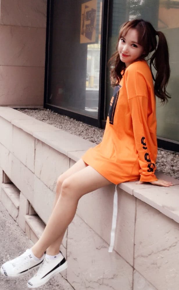 程潇腿粗时的穿搭,程潇腿不粗怎么能一人撑起一个团