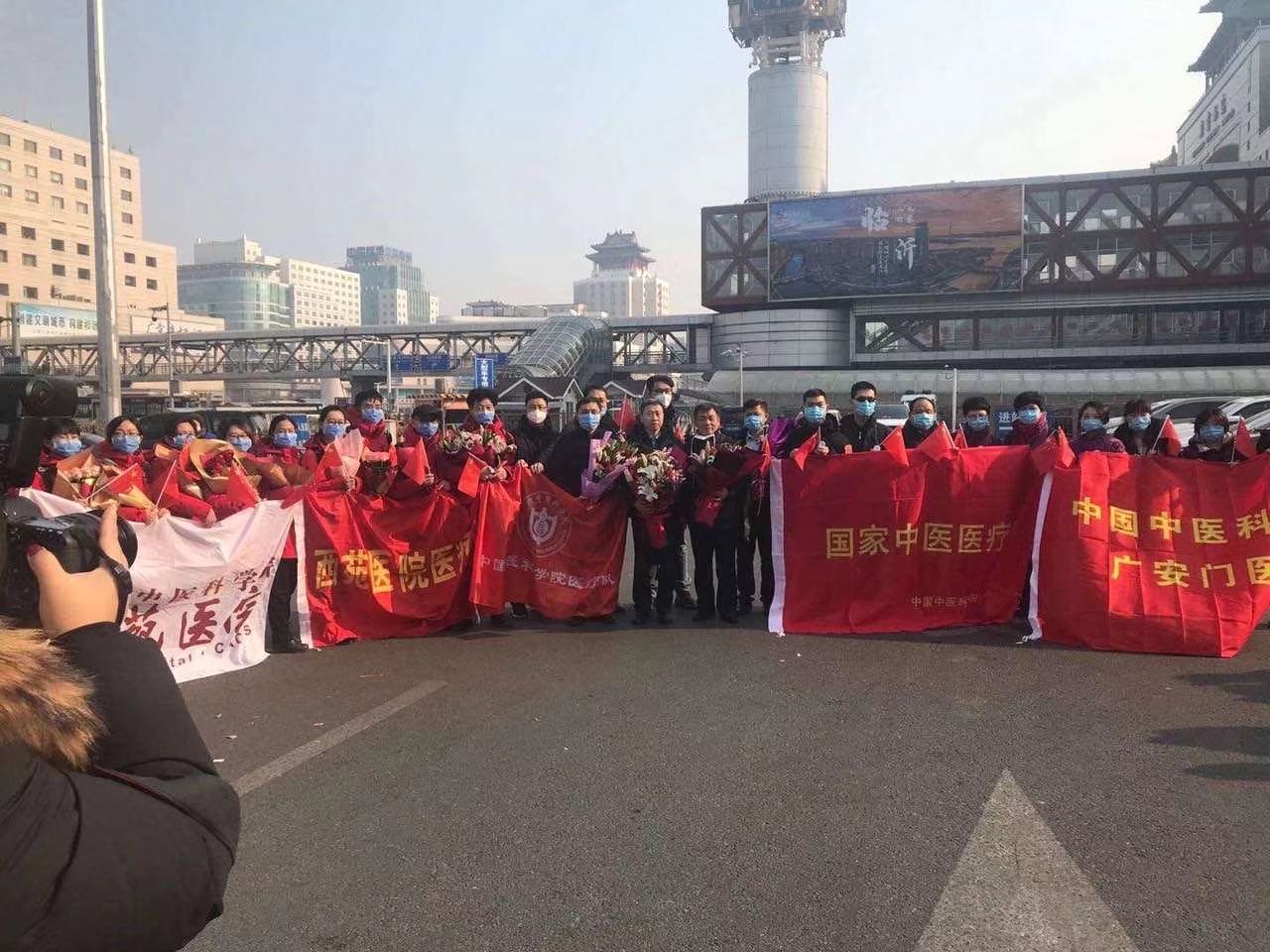 为抗击疫情的医生牺牲精神点赞,抗击疫情医护人员紧急行动视频