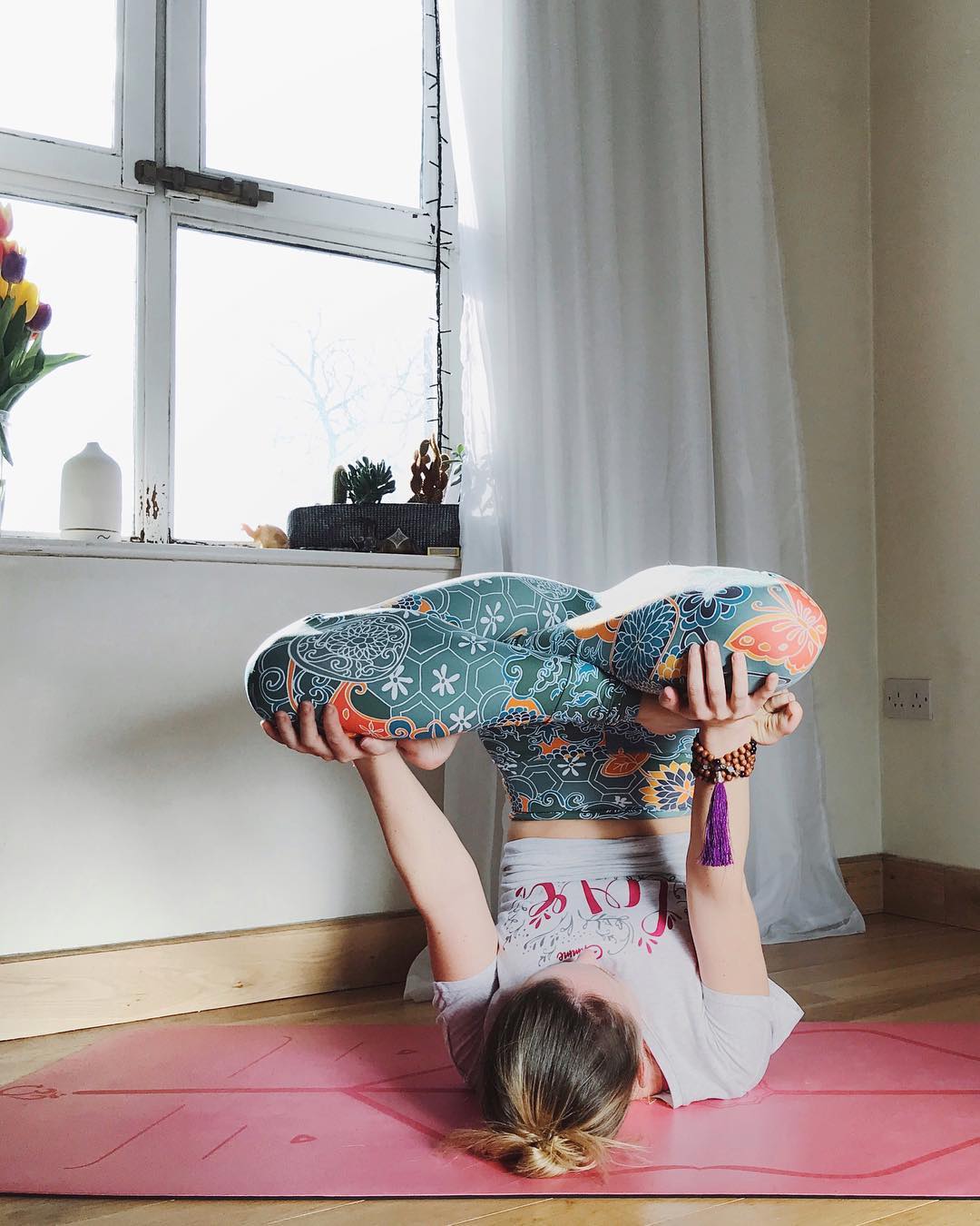 练瑜伽的女生适合穿什么样的裙,瑜伽运动上衣穿搭