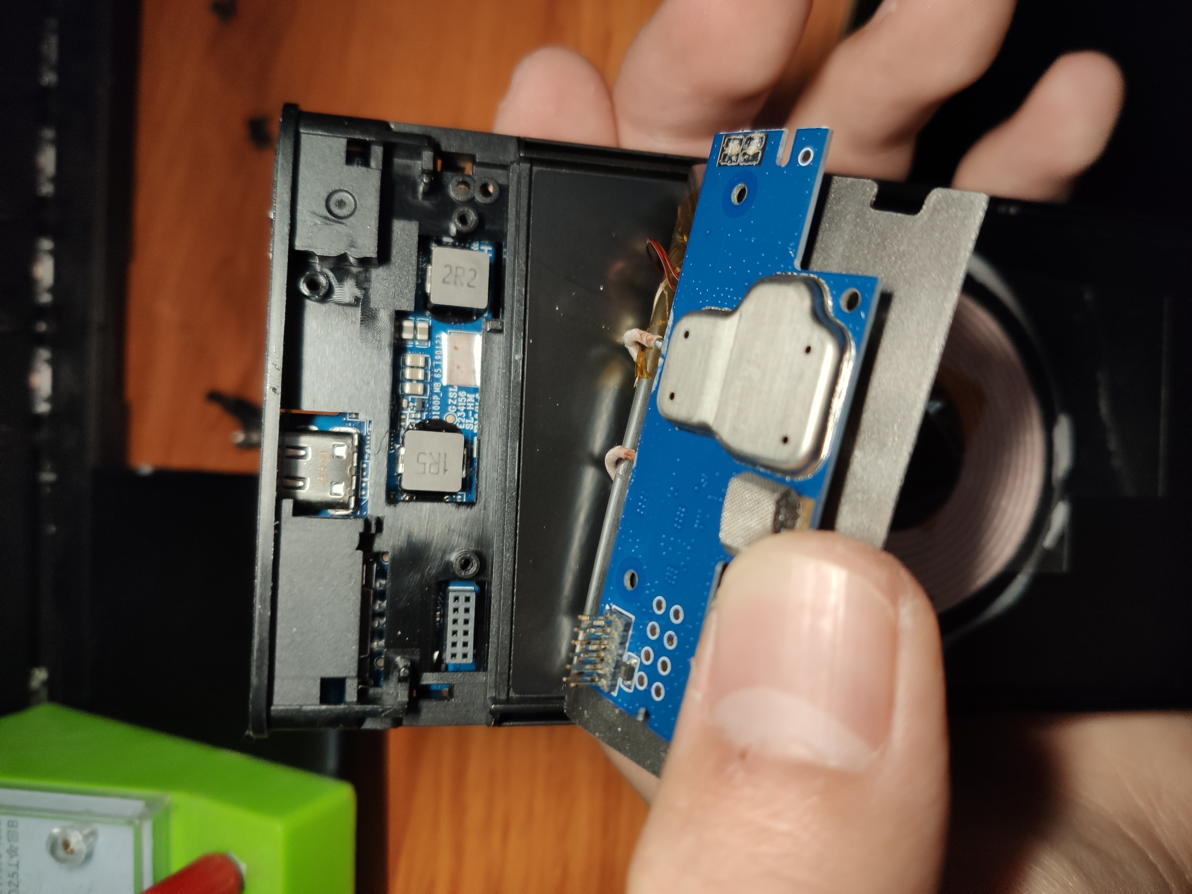 拆解小米无线充电宝10000毫安,小米无线充电宝拆解10000mah