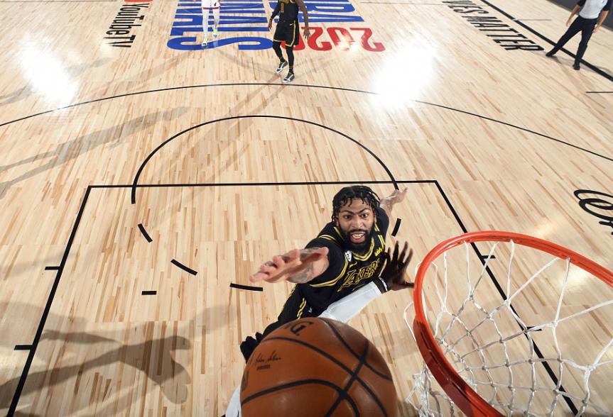 湖人106-103击败沃格尔赛后采访,老詹力挺湖人沃格尔