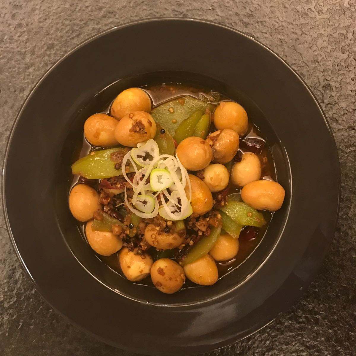 鹌鹑蛋怎么弄好剥壳,喜欢吃鹌鹑蛋的朋友学起来