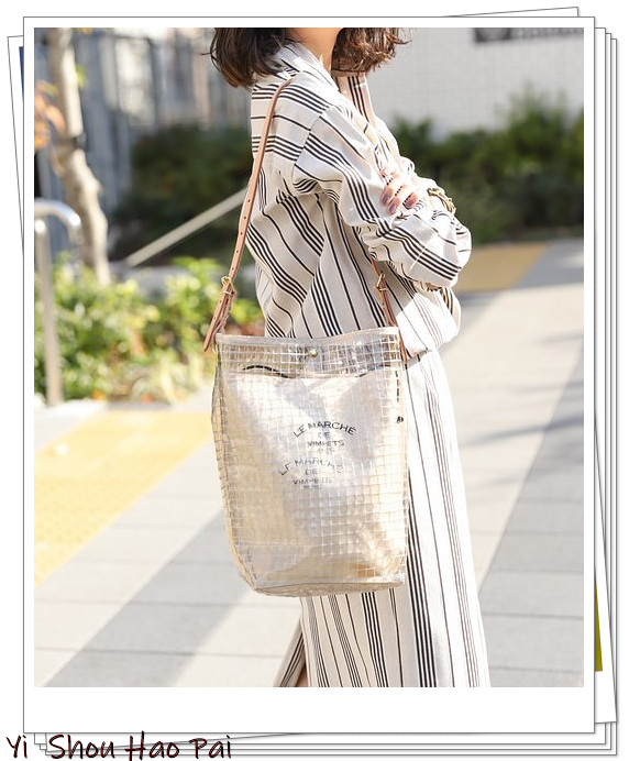 pvc包包的时髦搭配瞬间,2022春夏流行小清新包包