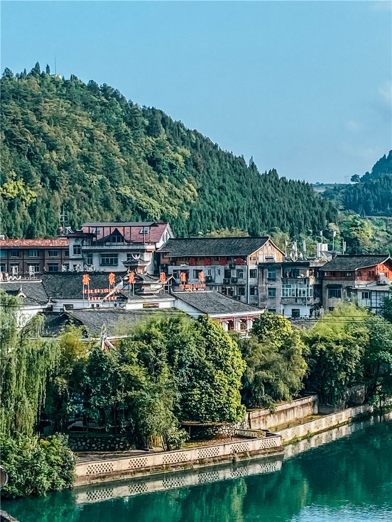 贵州除了千户苗寨还有其他玩的吗,贵州千户苗寨外的古镇