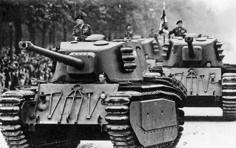 德国豹式坦克和谢尔曼谁更好,能秒杀虎式的谢尔曼坦克