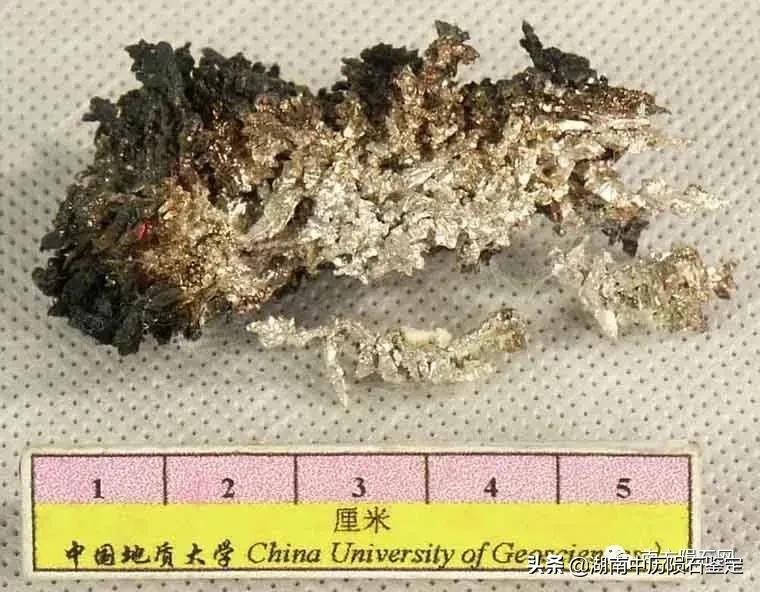 月球陨石与地球矿石的区别,月球陨石和矿石有什么区别