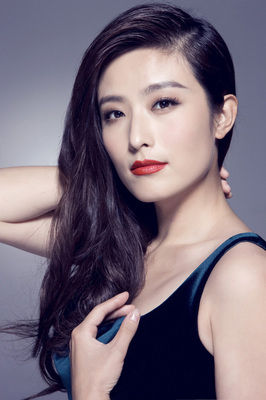 网传为新女友一掷千金，文章发博否认恋情，拖出一个隐藏的明星班