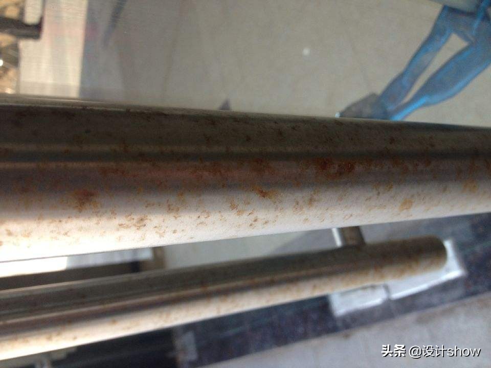 开荒保洁用草酸损坏了瓷砖,装修后草酸清理地面