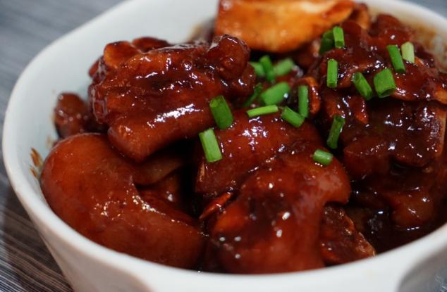 酱猪蹄的家常做法软烂视频,年夜饭酱猪蹄这样做软烂入味