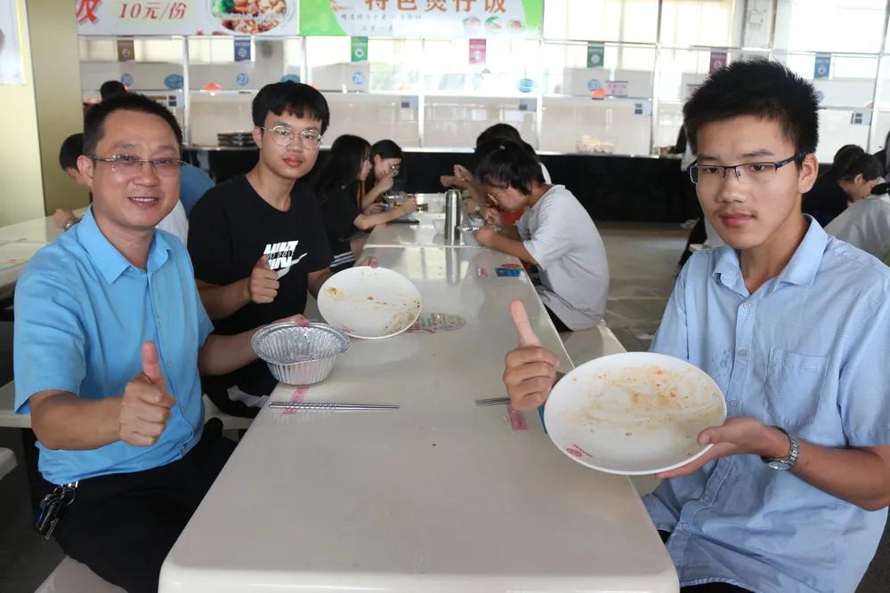 守护舌尖安全呵护师生健康,保护舌尖上的安全在行动