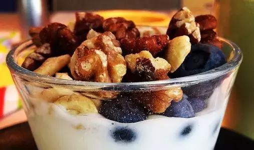 “熊猫眼”自救指南，这9款眼霜我要回购到停产！