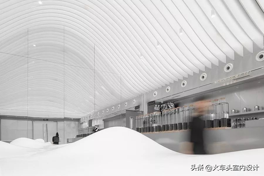 土、砖、石、木、竹、铝,这家茶饮店“设计公司”的身份要暴露啦