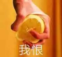 小孩在家看电视被揍,看动画片被父母打