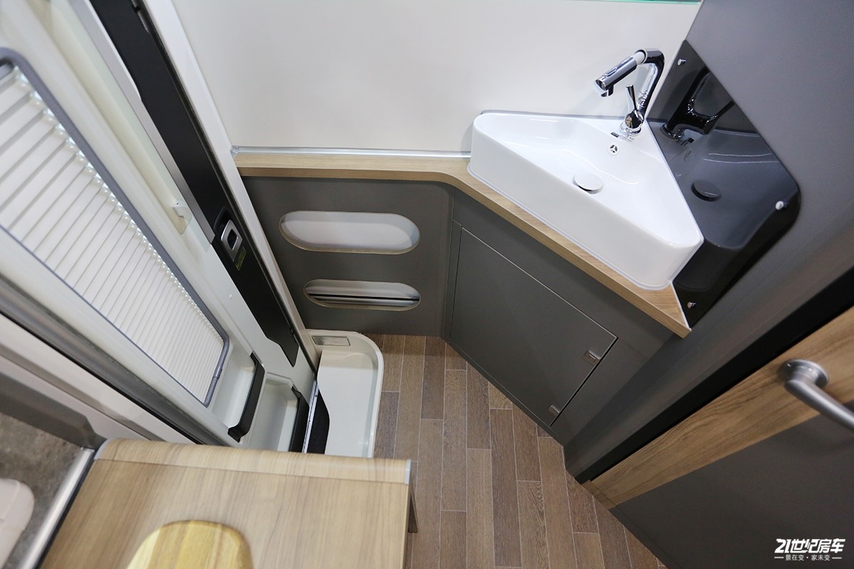 锐仕c1房车改装案例,锐仕c型房车最新款