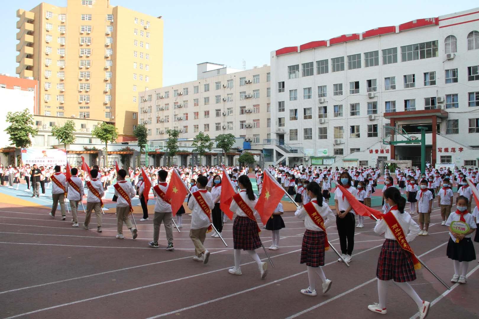 商丘市民主路第二小学怎么样,商丘市第二实验小学入队仪式