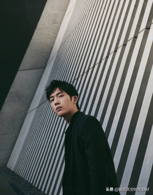 痞帅风男明星壁纸黑色,黑色西装壁纸