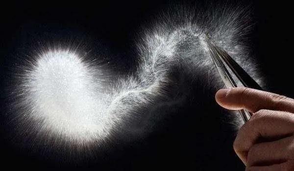 神奇的“蝌蚪”,被*弹子**击中碎的是*弹子**,手指一捏却瞬间爆裂