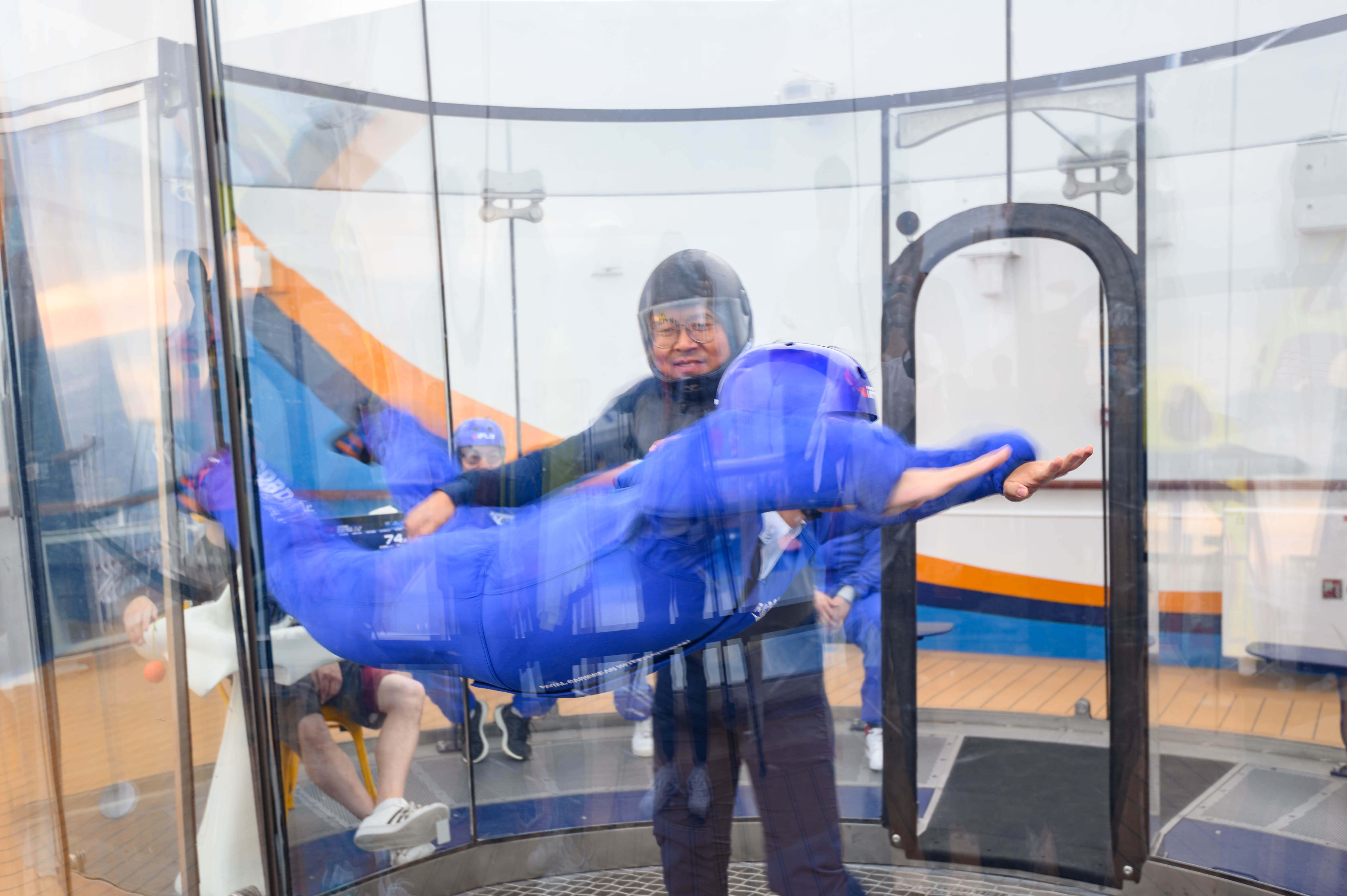 世界第一艘豪华邮轮,世界最大豪华邮轮首航