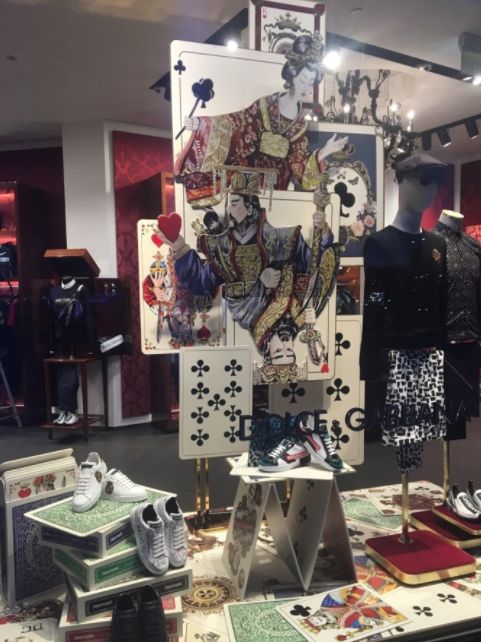 2018国际大牌春季橱窗丨店铺春色关不住，客似云来