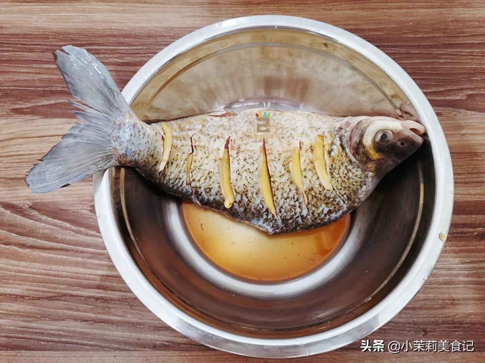 炒菜的葱姜蒜怎么处理,炒菜怎样葱姜蒜不会糊