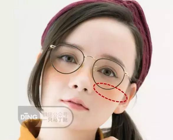 戴眼镜显眼睛小怎么化妆,戴眼镜又凸眼怎么化妆