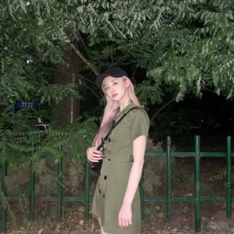 穿山寨晒自拍的女明星是什么心态？女团出道的她被指买假货成瘾