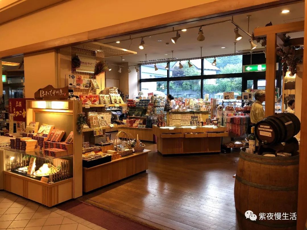 未见富士,幸运依在-秀峰阁湖月