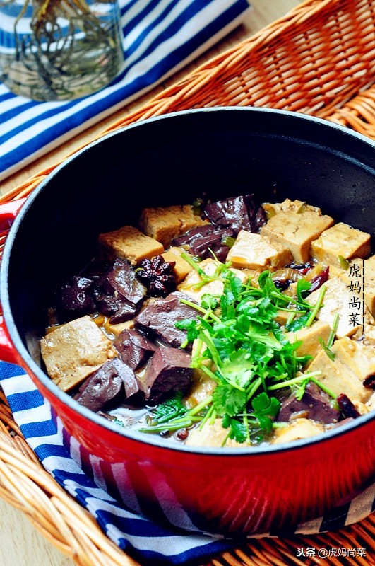 天冷了来一道番茄炖豆腐汤汁浓,冬天炖豆腐的家常做法