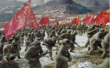 看过《长津湖》，不要以为志愿军的冲锋就只是密集队形的人海战术