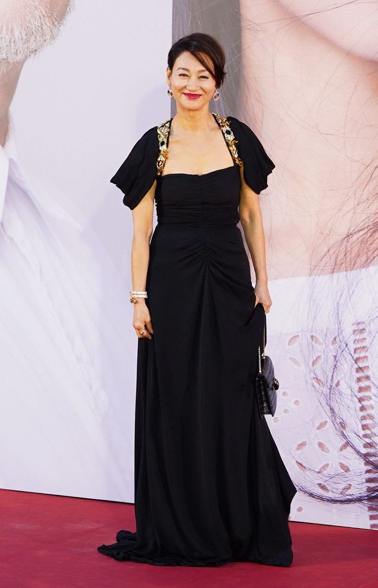 她一个戒指就1600000元,香港金像奖女星珠宝配饰图鉴,谁最耀眼