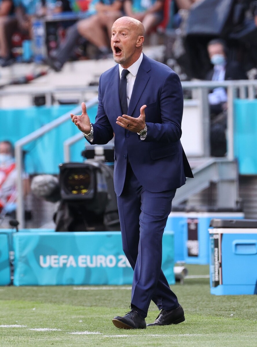 欧洲杯德国主帅勒夫,勒夫个人时装秀