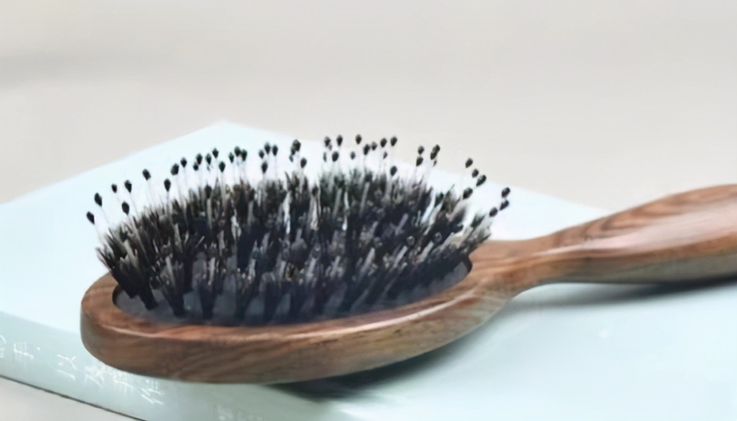 晚上睡觉长头发要怎么防止打结,长头发打结很毛躁留什么发型好看