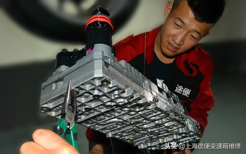 奔驰b200变速箱原地挂挡顿挫,奔驰b200臻藏版