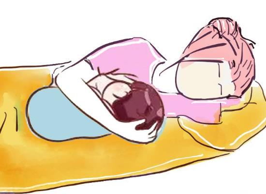 奶粉喂养跟母乳喂养的宝宝,母乳喂养妈妈特别容易饿还被嫌弃