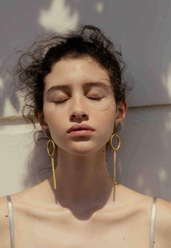 想要底妆细腻服帖不卡粉,底妆秘诀零毛孔无暇底妆至关重要