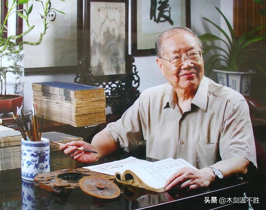 他是新中国第一代国医泰斗，五毒圣手，收徒学费仅为两担米