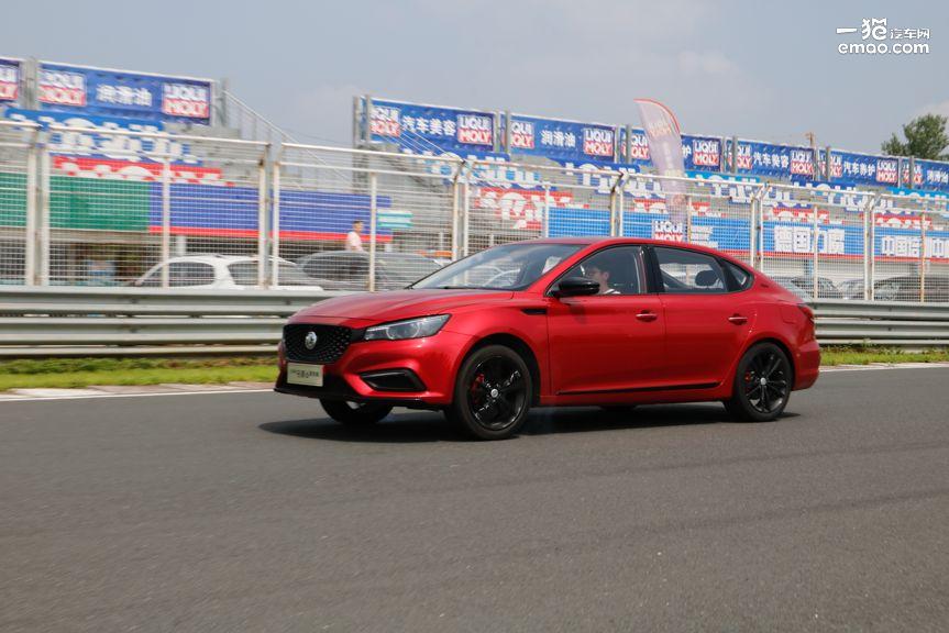 名爵6手动高铁版测试,试驾新名爵6见证6秒破百